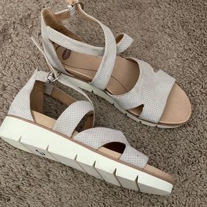 Dr. Shills wedges. Super comfy. Size 8.5. Never worn